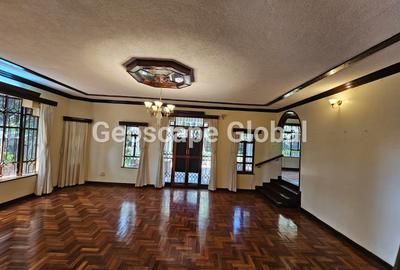 5 Bed House with En Suite in Runda
