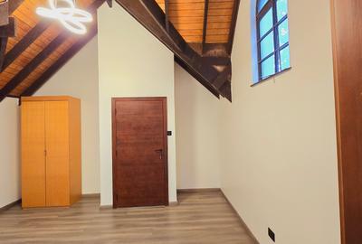 5 Bed Townhouse with En Suite at Lavington Green - 4