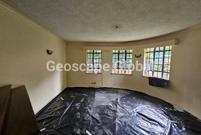 5 Bed House with En Suite in Nyari