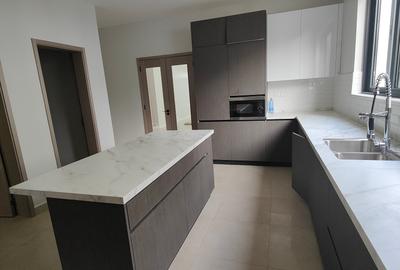 5 Bed Townhouse with En Suite in Lavington - 4