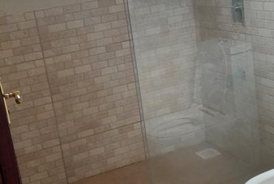 3 Bed House with En Suite at Runda - 3