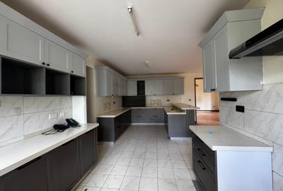 4 Bed Townhouse with En Suite in Kitisuru