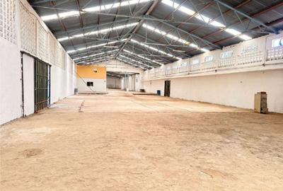 8,500 ft² Warehouse at Shabab