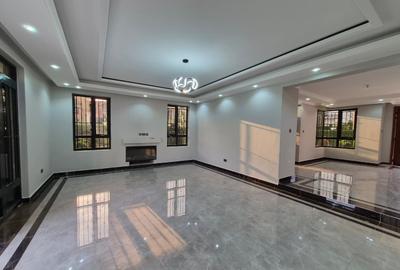 5 Bed House with En Suite in Runda - 3