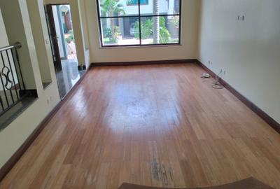 5 Bed Townhouse with En Suite in Westlands Area - 3