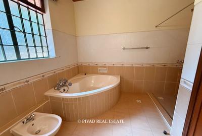 6 Bed House with Garden in Nyari - 4