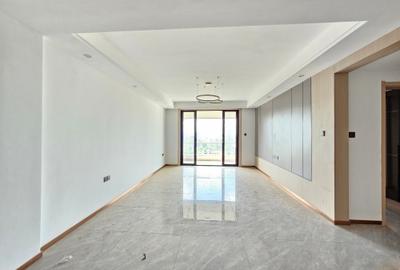 3 Bed Apartment with En Suite in Riverside - 2