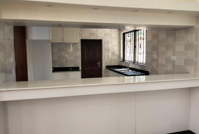 5 Bed Townhouse with En Suite in Lavington - 4