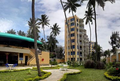 Furnished 2 Bed Apartment with En Suite at Ar1778