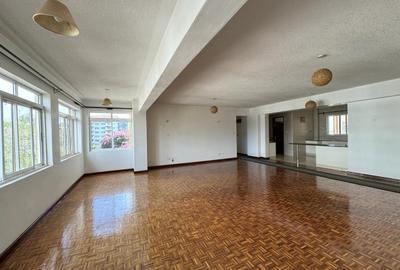 3 Bed Apartment with En Suite in Brookside - 2