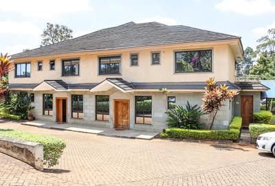 9 Bed House with En Suite in Spring Valley