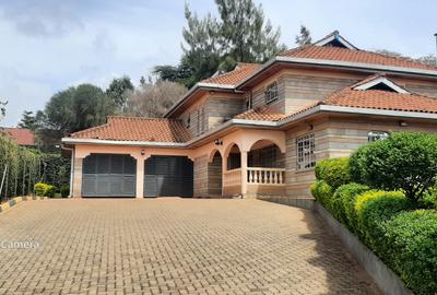 5 Bed House with En Suite in Nyari