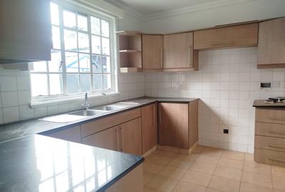 3 Bed Apartment with En Suite in Muthaiga - 4