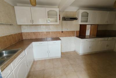 4 Bed Apartment with Swimming Pool in Kilimani - 3