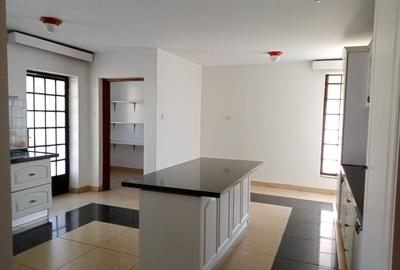 4 Bed House with En Suite in Runda