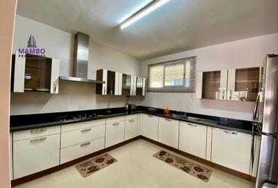 Furnished 2 Bed Apartment with En Suite at Near Arboretum Forest