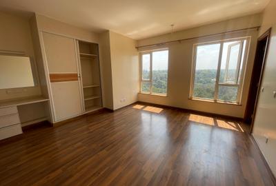 4 Bed Apartment with En Suite in Parklands - 4