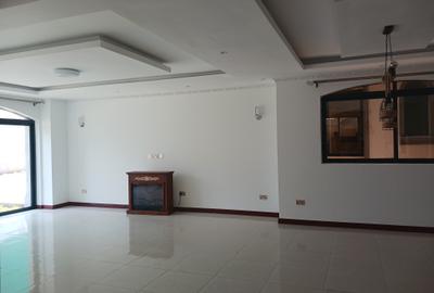 5 Bed House with En Suite at Lavington
