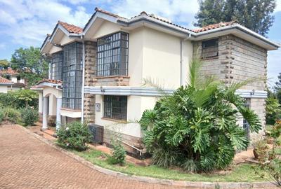 4 Bed Villa with En Suite in Redhill - 2