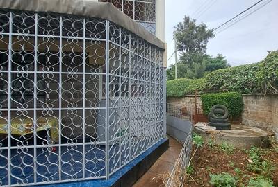 5 Bed House with En Suite in Donholm - 4