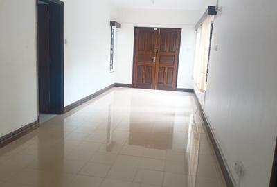 5 Bed House with En Suite in Lavington