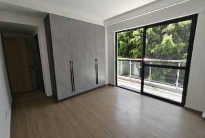 2 Bed Apartment with Gym in Riverside