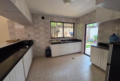 5 Bed Villa with En Suite at Chalbi Road - 3