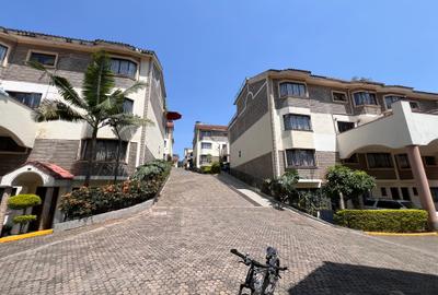 5 Bed Townhouse with En Suite at Brookside