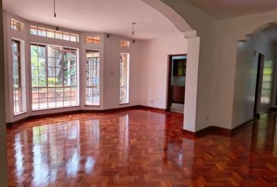 5 Bed House with En Suite in Rosslyn - 3