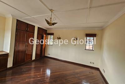 5 Bed Townhouse with En Suite in Spring Valley - 3