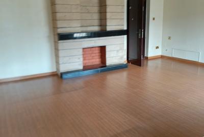 5 Bed Townhouse with En Suite at Lavington - 2