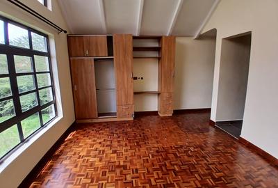6 Bed House with En Suite in Karen