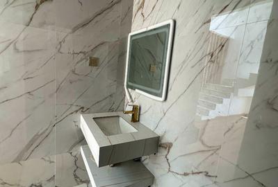 5 Bed Townhouse with En Suite in Lavington - 4