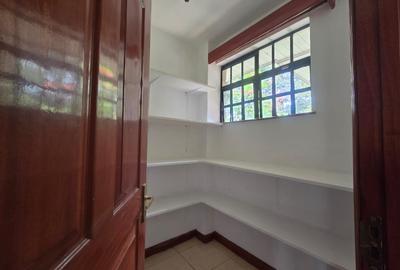 5 Bed Townhouse with En Suite in Nyari