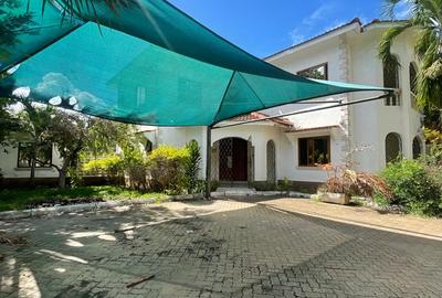 4 Bed Villa with En Suite in Nyali Area