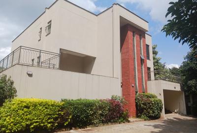 5 Bed Villa with En Suite at Lavington