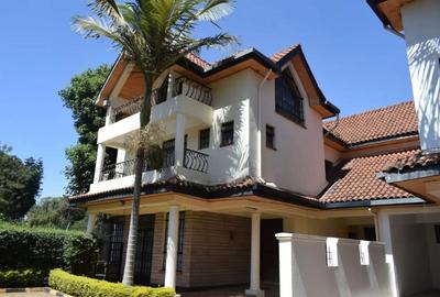 5 Bed Townhouse with En Suite at Lavington - Lavington