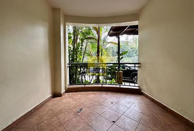 3 Bed Apartment in Riverside - 3