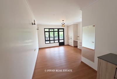 6 Bed House with Garden in Runda - 4