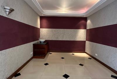 6 Bed House with En Suite in Nyari - 4