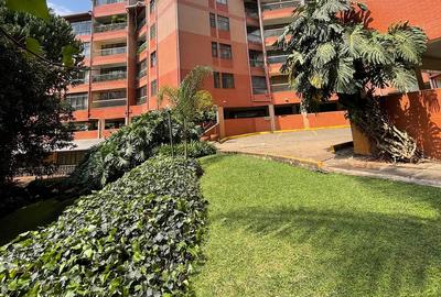 Serviced 4 Bed Apartment with En Suite in Riverside