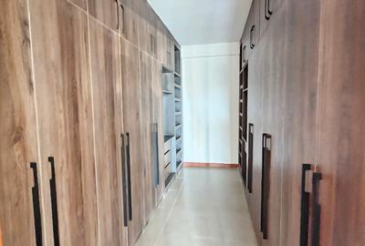 3 Bed Apartment with En Suite in Riverside - 3