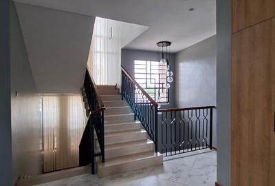 4 Bed House with En Suite in Runda - 3