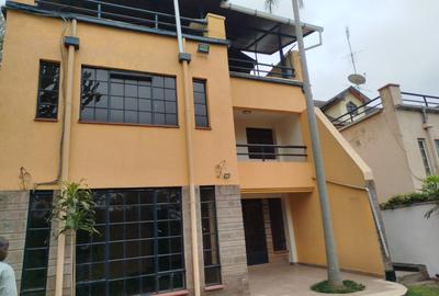 5 Bed House with En Suite in Lavington - 4
