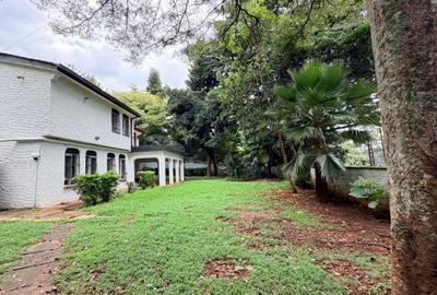 4 Bed Villa with En Suite in Hill View - 2