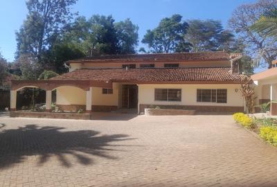 5 Bed Villa with En Suite in Nyari - 2