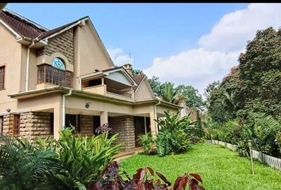 4 Bed Townhouse with En Suite in Rosslyn - 2