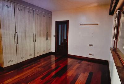 3 Bed Apartment with En Suite at Parklands - 2