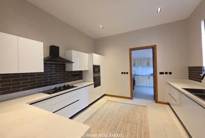 4 Bed Townhouse with Swimming Pool in Loresho - 2