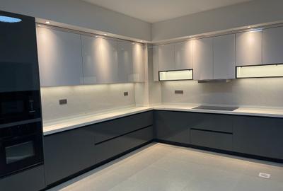 3 Bed Apartment with En Suite at 2Nd Parklands Avenue - 2